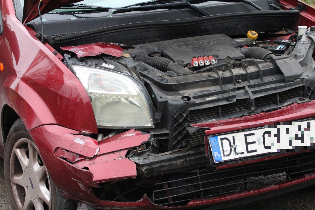 Kolizja trzech aut w Prochowicach. Jedna osoba lekko ranna