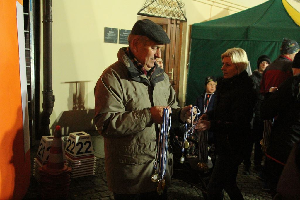 Blisko czterysta osób pobiegło w Biegu Niepodległości cz2