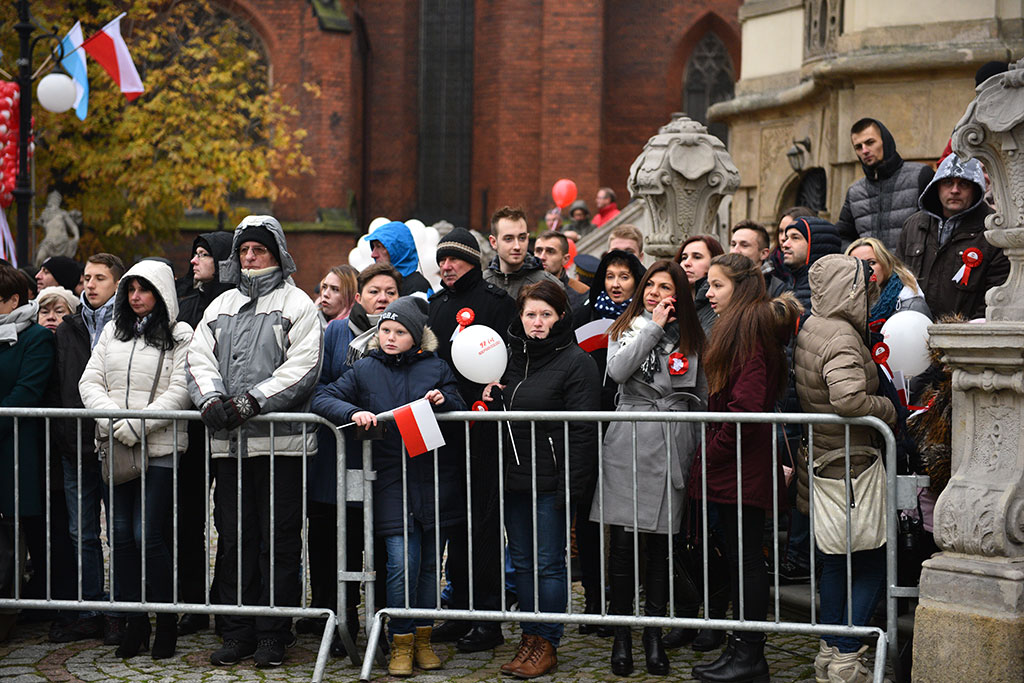 Klasy mundurowe złożyły uroczyste ślubowanie w legnickim rynku