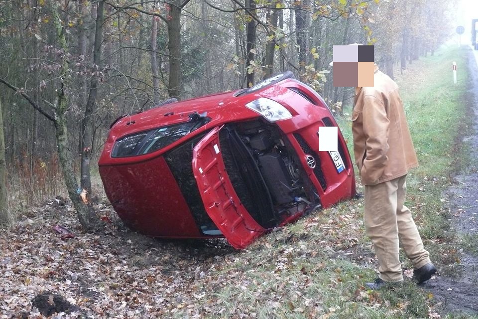Groźny wypadek na drodze za Prochowicami. Dwie osoby w szpitalu