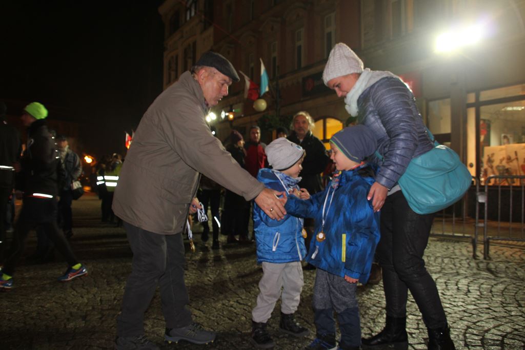 Blisko czterysta osób pobiegło w Biegu Niepodległości cz2