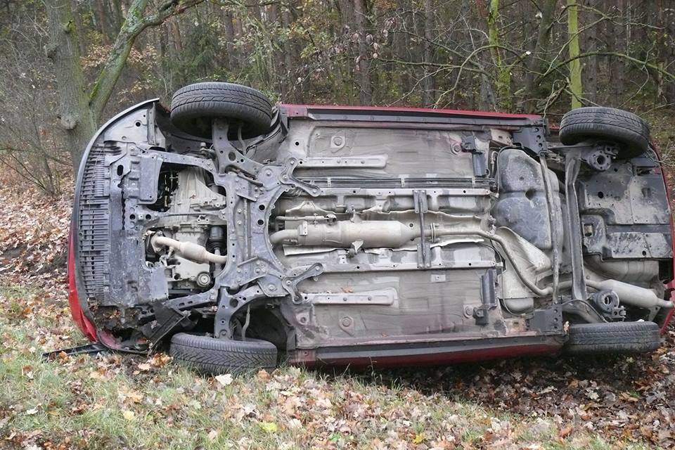 Groźny wypadek na drodze za Prochowicami. Dwie osoby w szpitalu