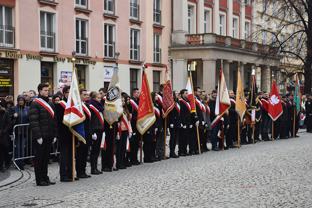 Klasy mundurowe złożyły uroczyste ślubowanie w legnickim rynku