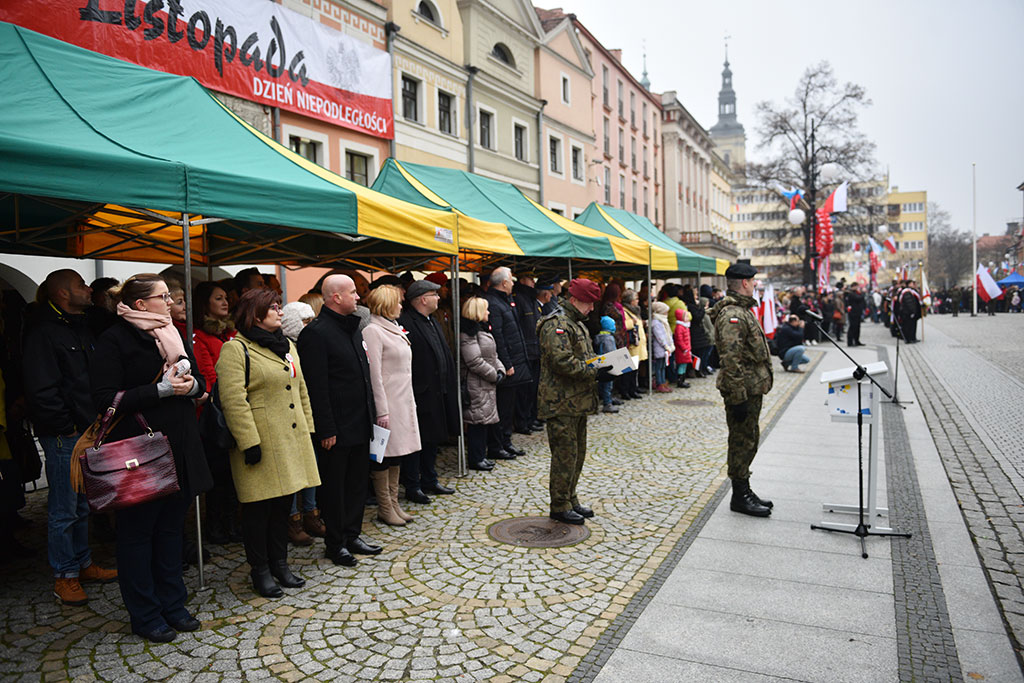 Klasy mundurowe złożyły uroczyste ślubowanie w legnickim rynku