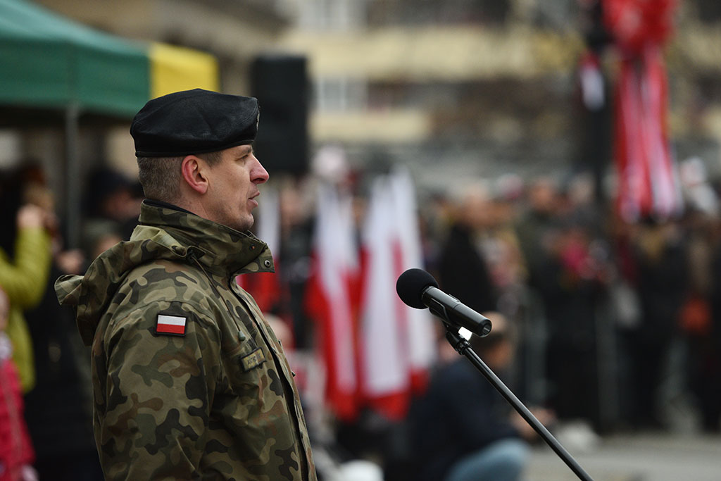 Klasy mundurowe złożyły uroczyste ślubowanie w legnickim rynku