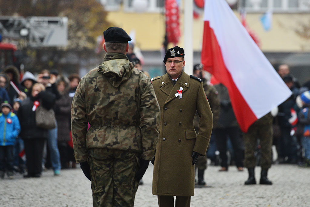 Klasy mundurowe złożyły uroczyste ślubowanie w legnickim rynku