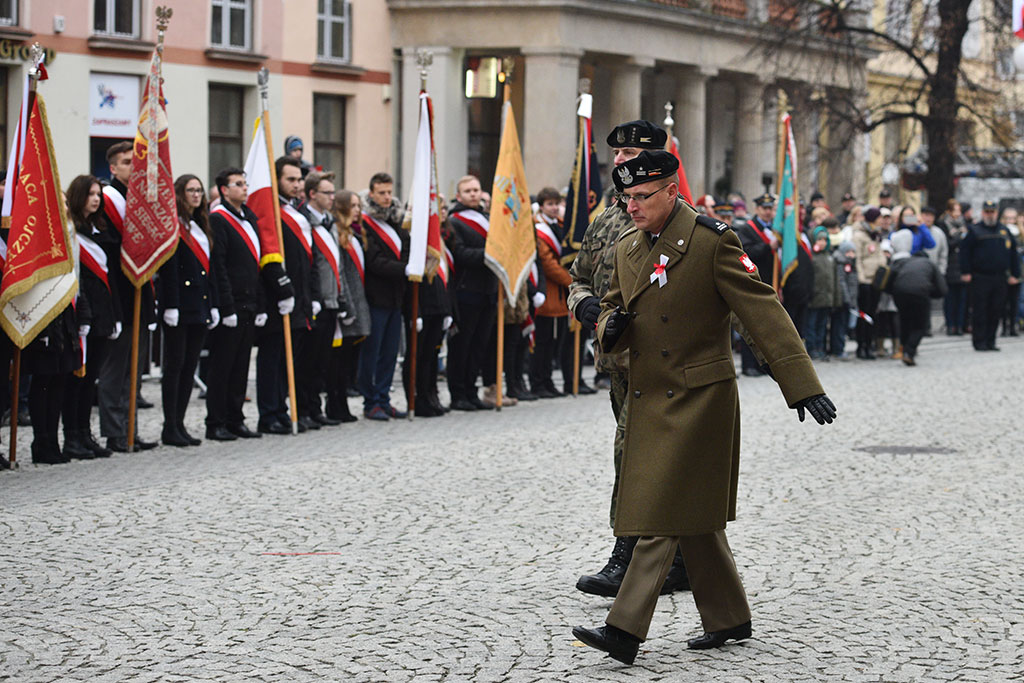 Klasy mundurowe złożyły uroczyste ślubowanie w legnickim rynku