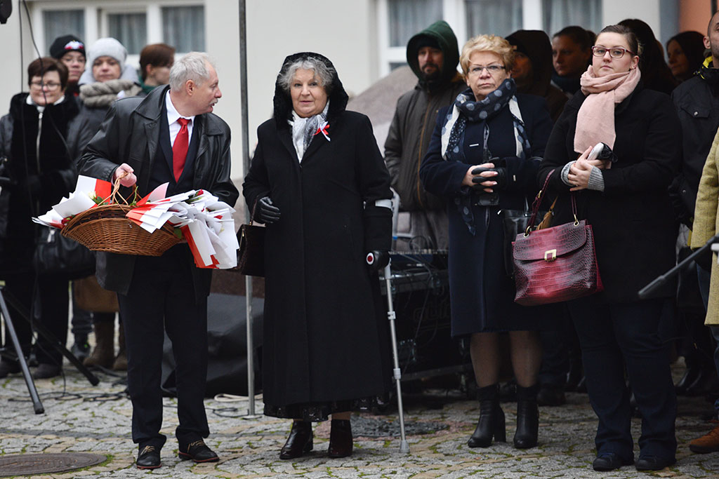 Klasy mundurowe złożyły uroczyste ślubowanie w legnickim rynku