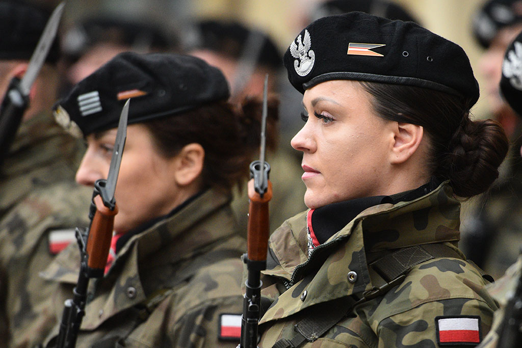 Klasy mundurowe złożyły uroczyste ślubowanie w legnickim rynku