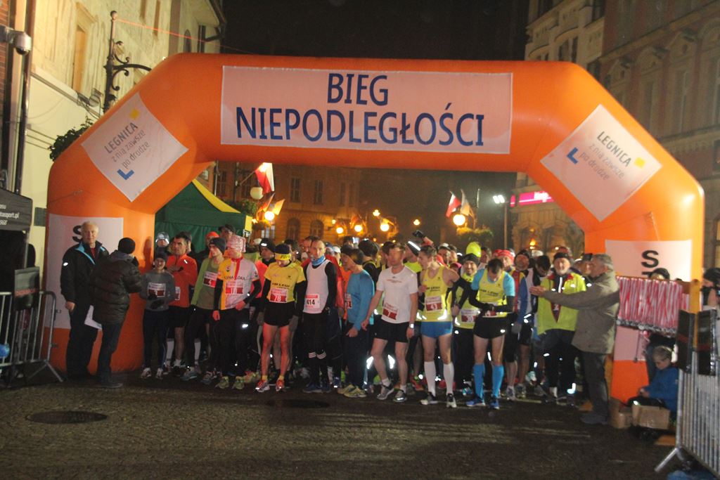 Blisko czterysta osób pobiegło w Biegu Niepodległości cz2
