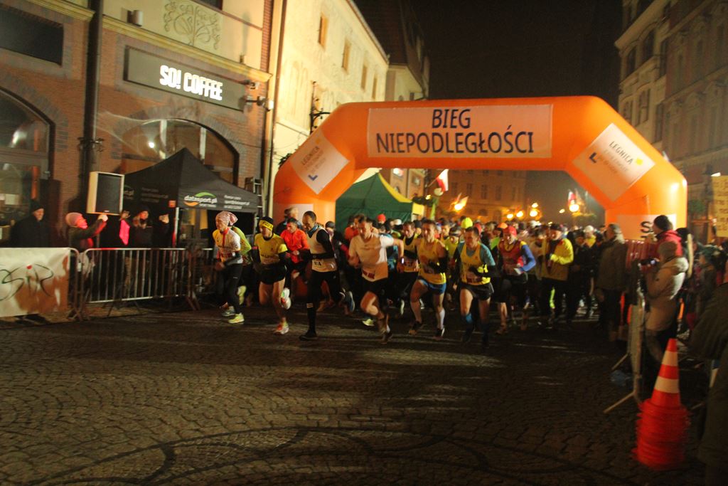 Blisko czterysta osób pobiegło w Biegu Niepodległości cz2