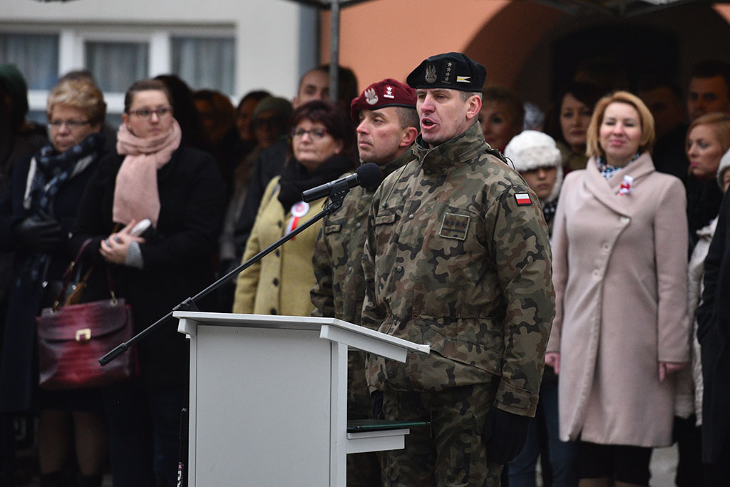 Klasy mundurowe złożyły uroczyste ślubowanie w legnickim rynku