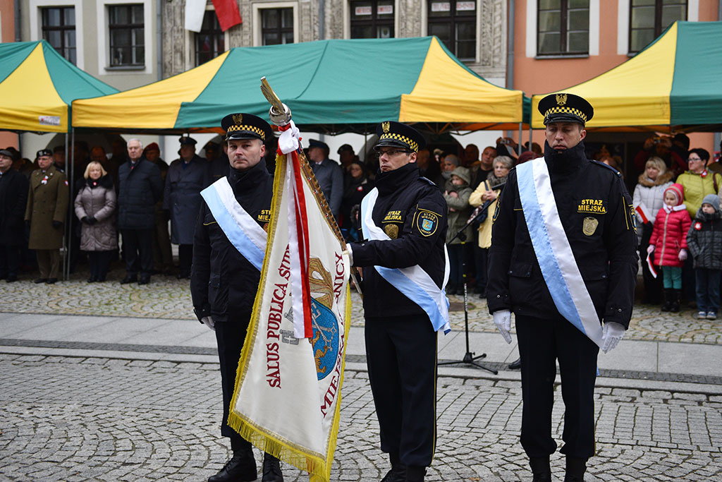 Klasy mundurowe złożyły uroczyste ślubowanie w legnickim rynku