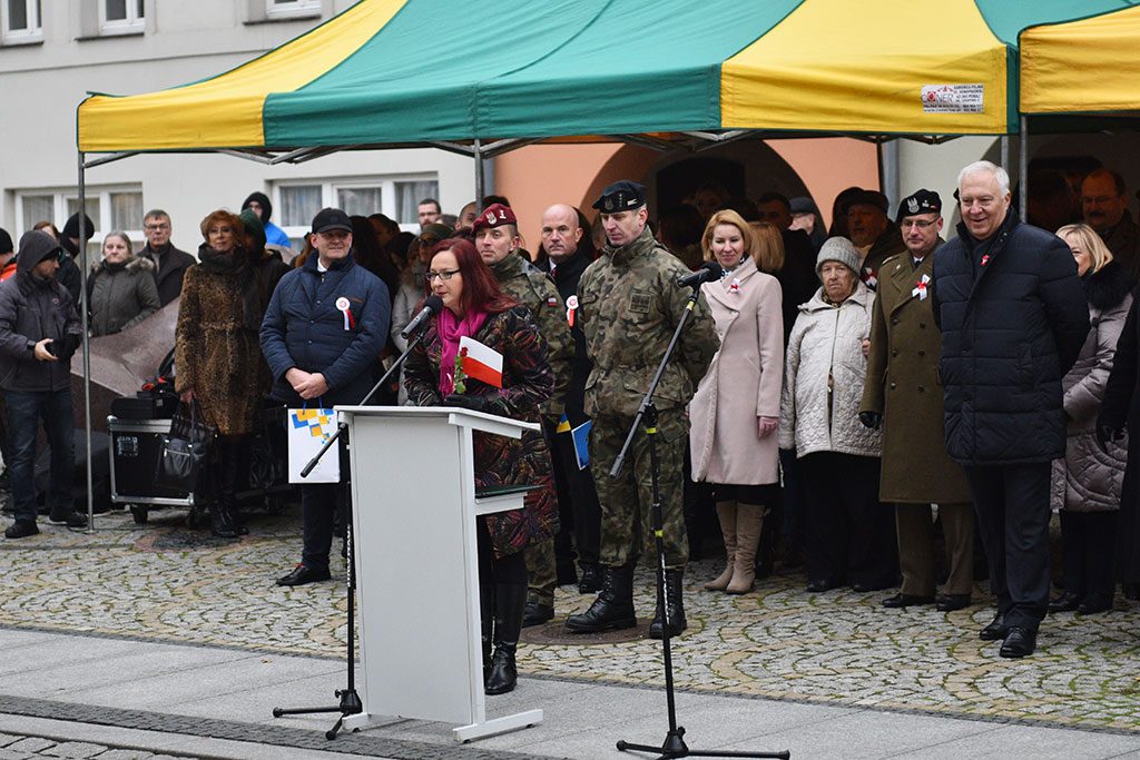 Klasy mundurowe złożyły uroczyste ślubowanie w legnickim rynku