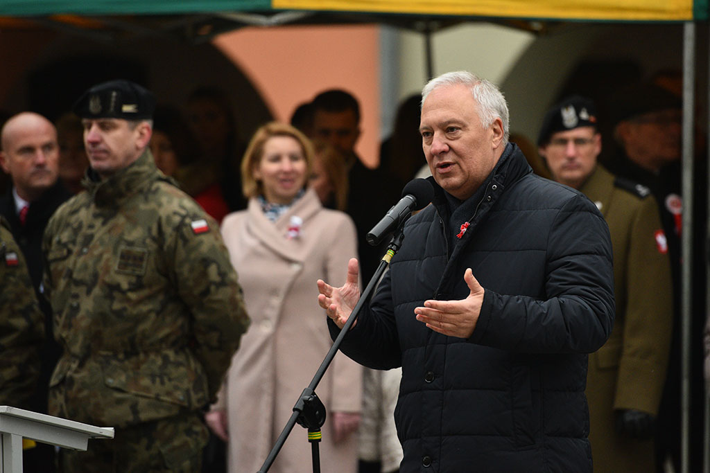 Klasy mundurowe złożyły uroczyste ślubowanie w legnickim rynku
