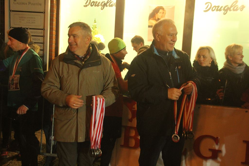 Blisko czterysta osób pobiegło w Biegu Niepodległości cz2