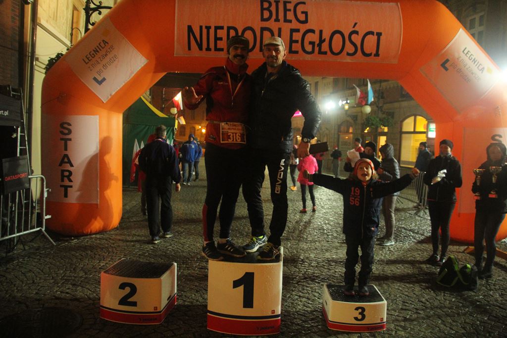 Blisko czterysta osób pobiegło w Biegu Niepodległości cz2