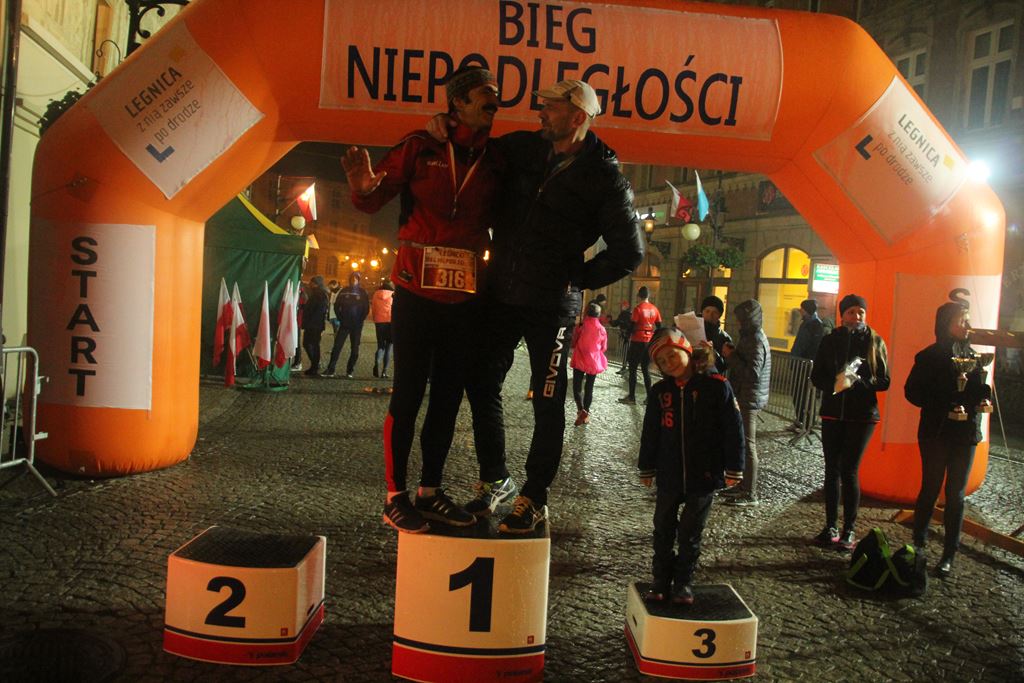 Blisko czterysta osób pobiegło w Biegu Niepodległości cz2