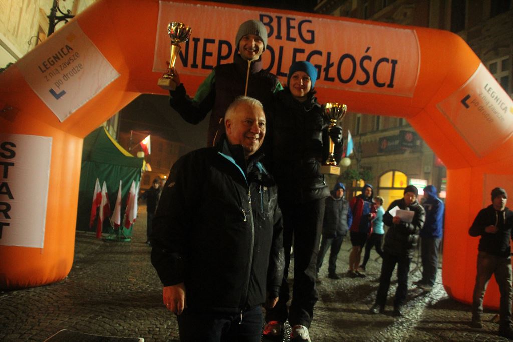 Blisko czterysta osób pobiegło w Biegu Niepodległości cz2