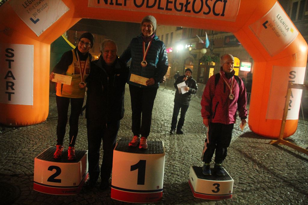 Blisko czterysta osób pobiegło w Biegu Niepodległości cz2
