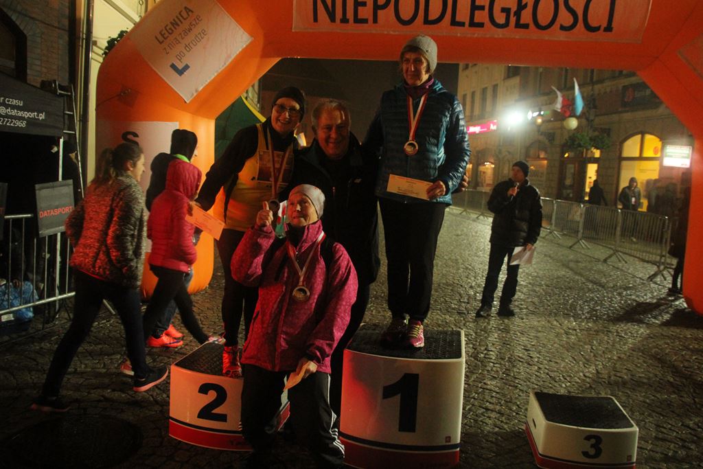 Blisko czterysta osób pobiegło w Biegu Niepodległości cz2