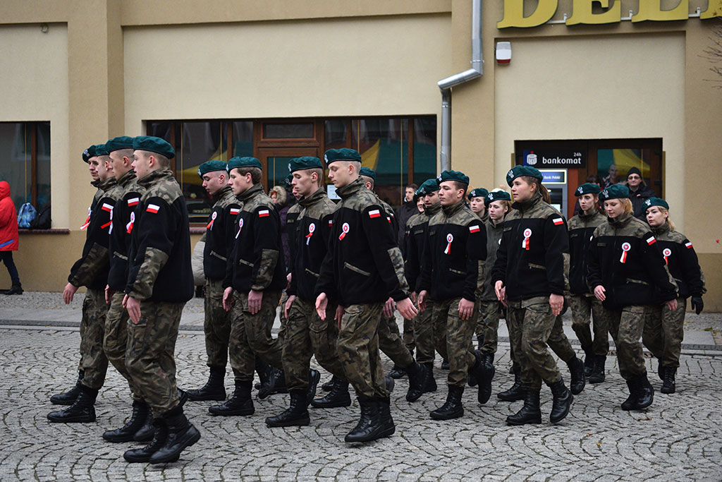 Klasy mundurowe złożyły uroczyste ślubowanie w legnickim rynku