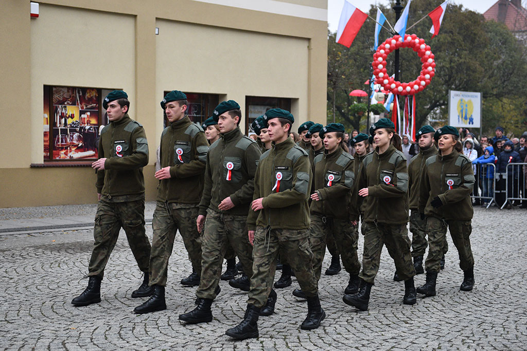 Klasy mundurowe złożyły uroczyste ślubowanie w legnickim rynku