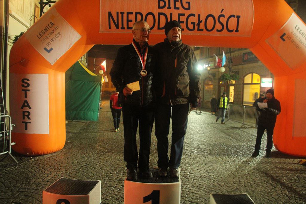 Blisko czterysta osób pobiegło w Biegu Niepodległości cz2