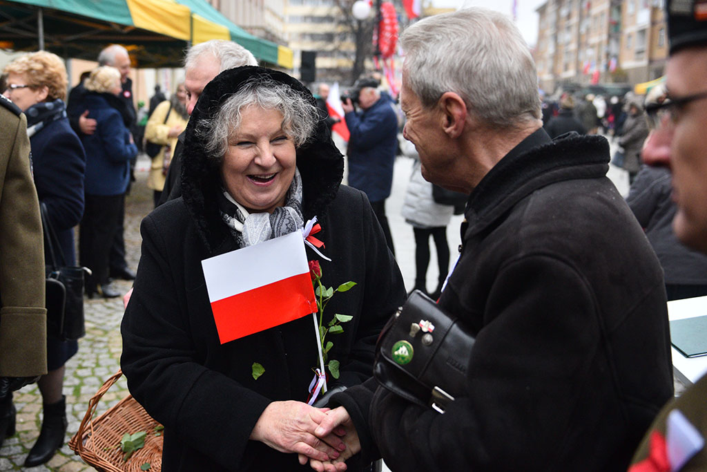 Klasy mundurowe złożyły uroczyste ślubowanie w legnickim rynku