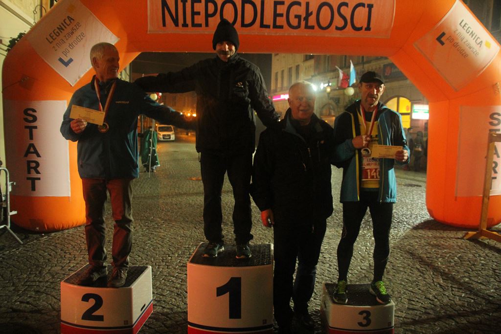 Blisko czterysta osób pobiegło w Biegu Niepodległości cz2