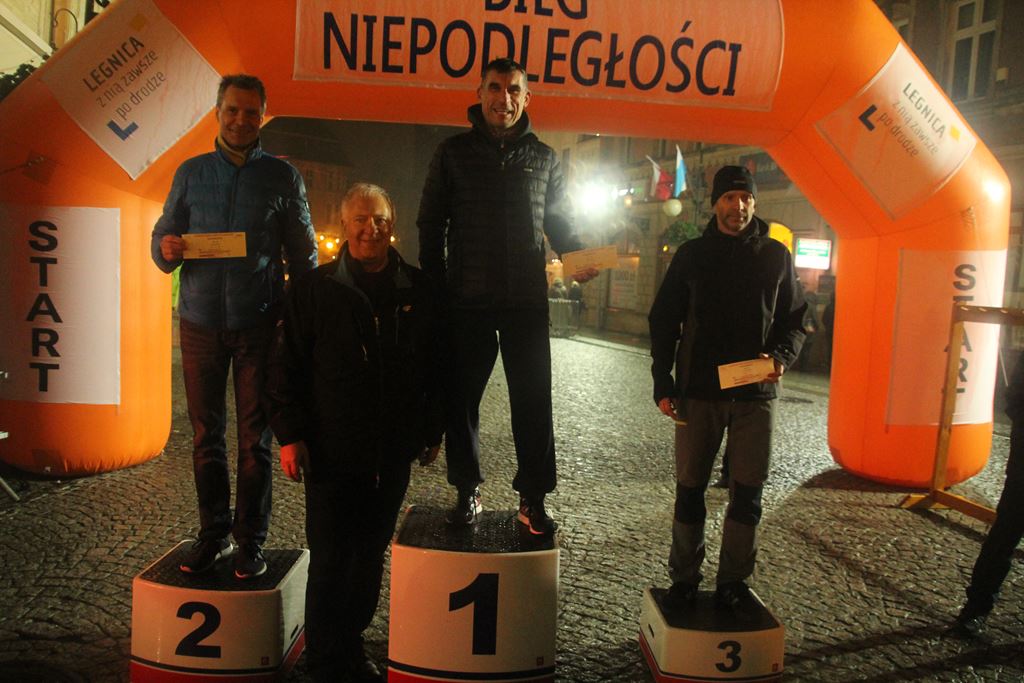 Blisko czterysta osób pobiegło w Biegu Niepodległości cz2