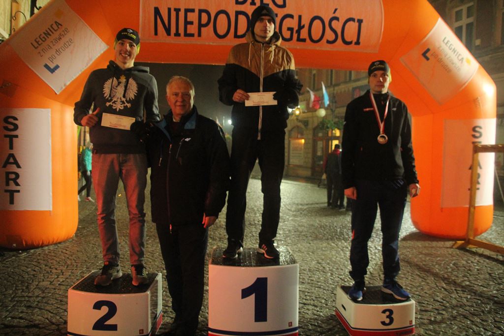 Blisko czterysta osób pobiegło w Biegu Niepodległości cz2