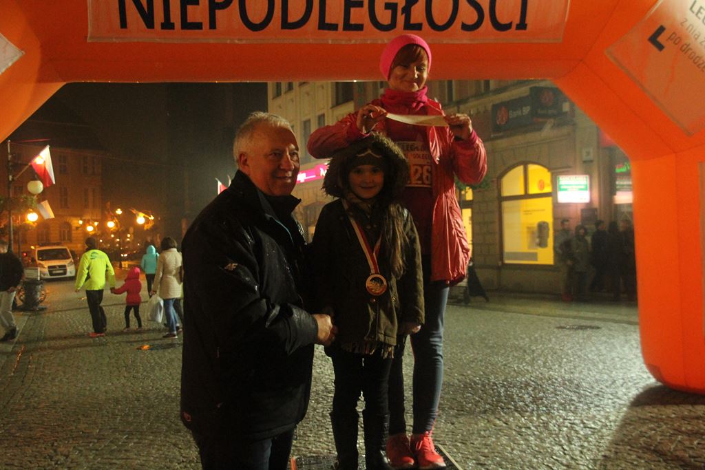 Blisko czterysta osób pobiegło w Biegu Niepodległości cz2