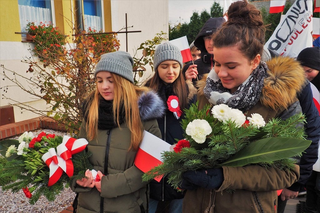 W Legnickim Polu odbył się uroczysty Marsz Niepodległości