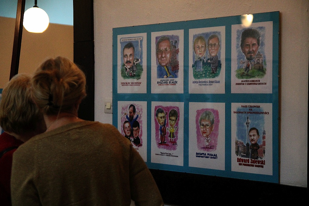 Karykatury i przemienione kamienie Roberta Wierzbickiego