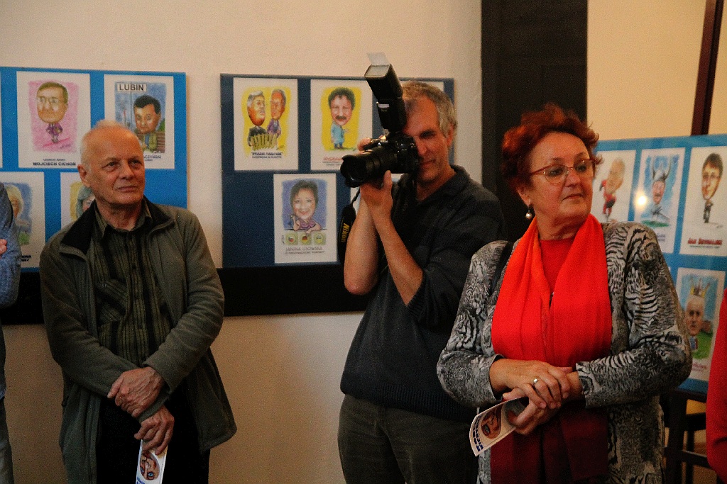Karykatury i przemienione kamienie Roberta Wierzbickiego