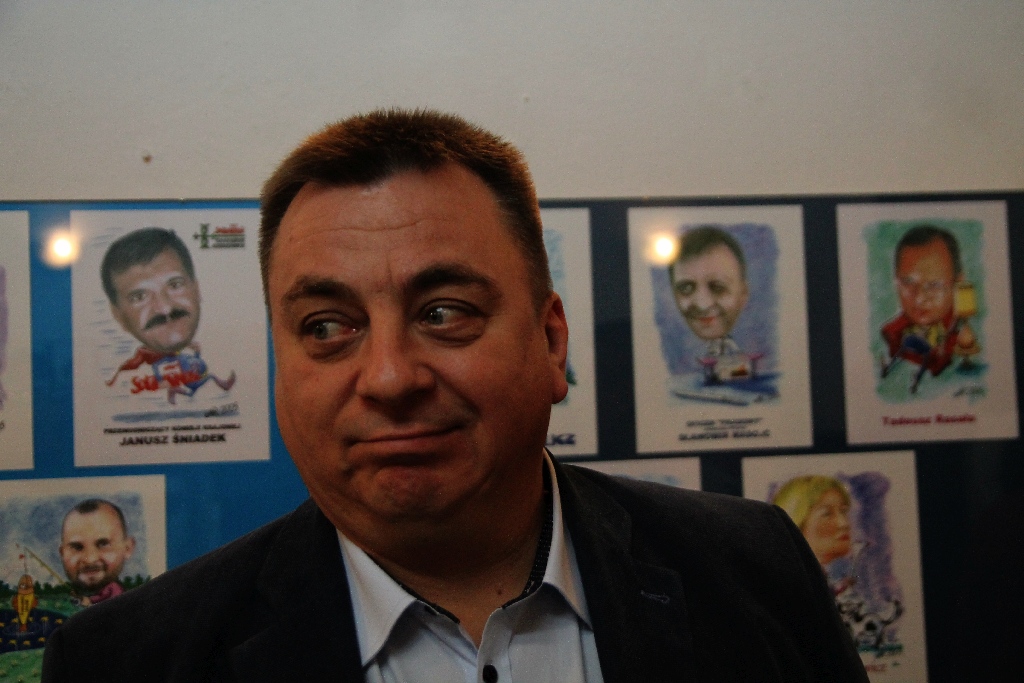 Karykatury i przemienione kamienie Roberta Wierzbickiego