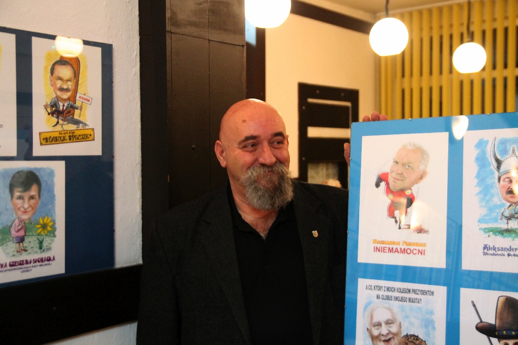 Karykatury i przemienione kamienie Roberta Wierzbickiego