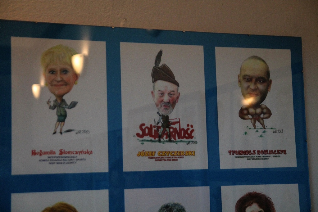 Karykatury i przemienione kamienie Roberta Wierzbickiego