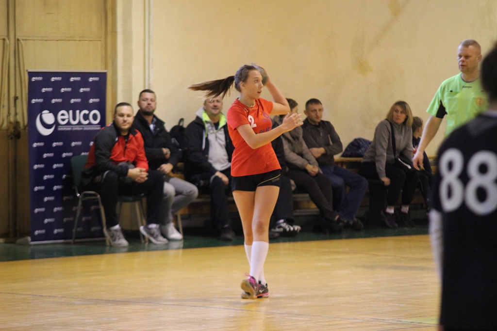 Derby regionu dla piłkarek ręcznych legnickiej Dziewiątki