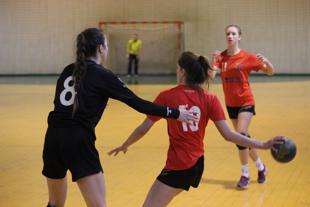 Derby regionu dla piłkarek ręcznych legnickiej Dziewiątki