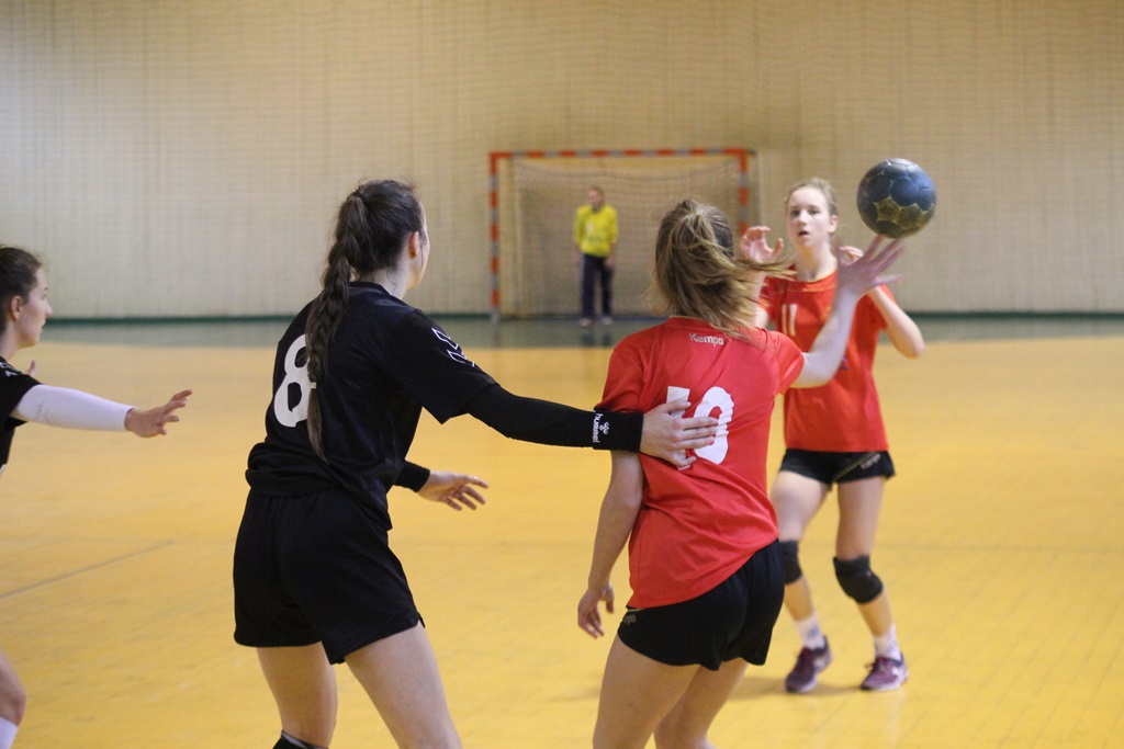 Derby regionu dla piłkarek ręcznych legnickiej Dziewiątki