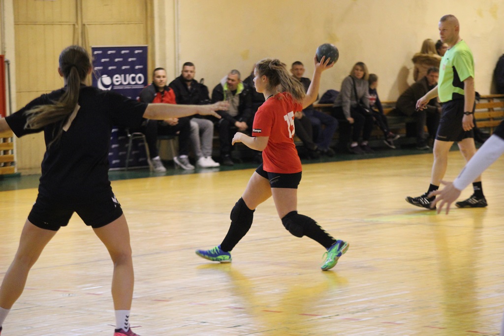 Derby regionu dla piłkarek ręcznych legnickiej Dziewiątki