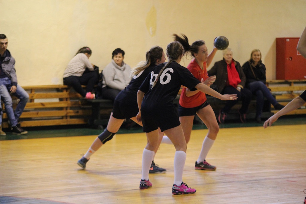 Derby regionu dla piłkarek ręcznych legnickiej Dziewiątki