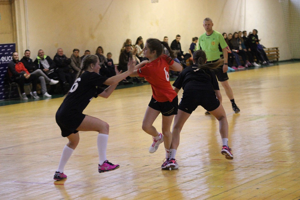 Derby regionu dla piłkarek ręcznych legnickiej Dziewiątki