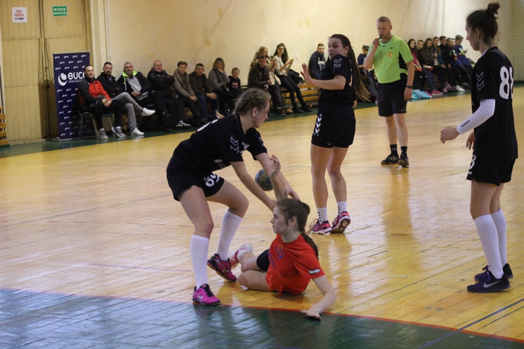 Derby regionu dla piłkarek ręcznych legnickiej Dziewiątki