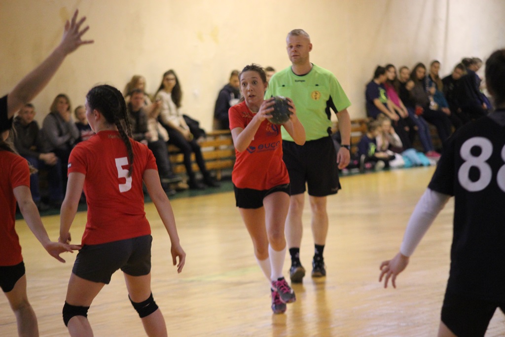 Derby regionu dla piłkarek ręcznych legnickiej Dziewiątki