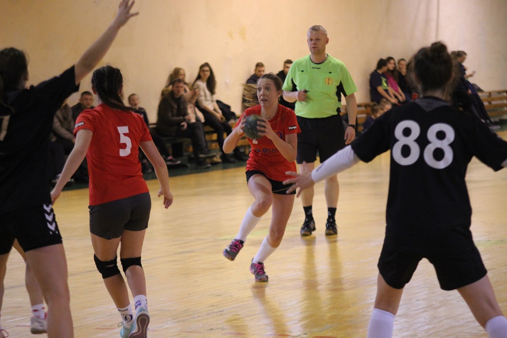 Derby regionu dla piłkarek ręcznych legnickiej Dziewiątki