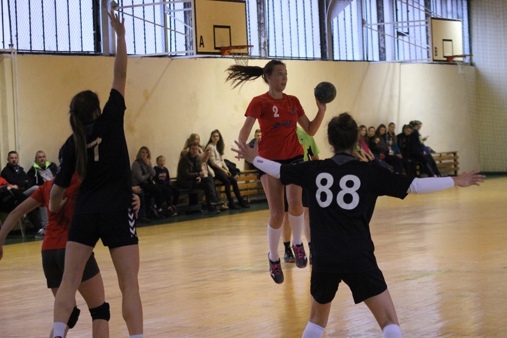 Derby regionu dla piłkarek ręcznych legnickiej Dziewiątki