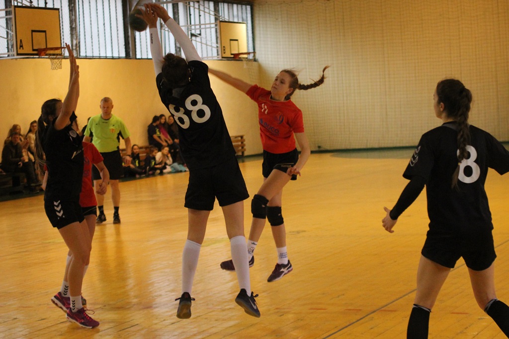 Derby regionu dla piłkarek ręcznych legnickiej Dziewiątki